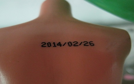 芭比娃娃噴碼標識